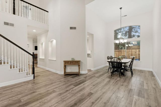 3220 Camelot Dr, Rocklin, CA 95765