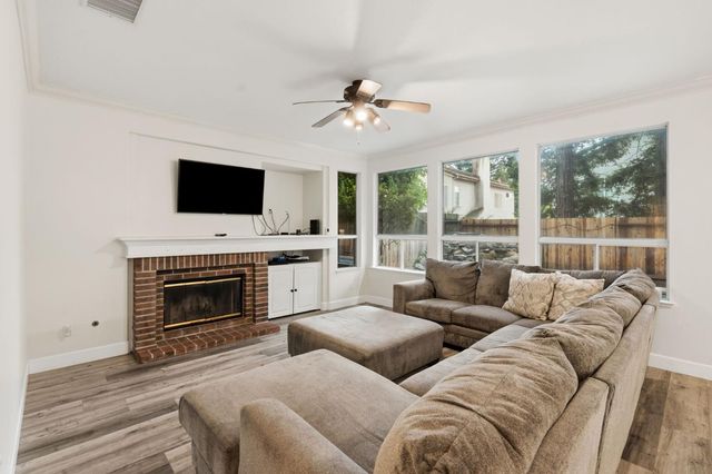 3220 Camelot Dr, Rocklin, CA 95765