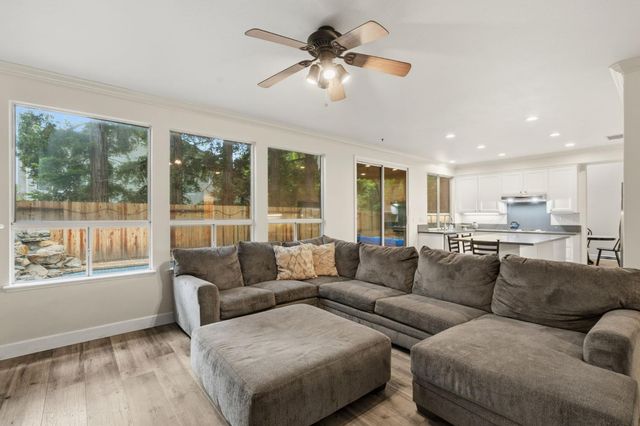 3220 Camelot Dr, Rocklin, CA 95765