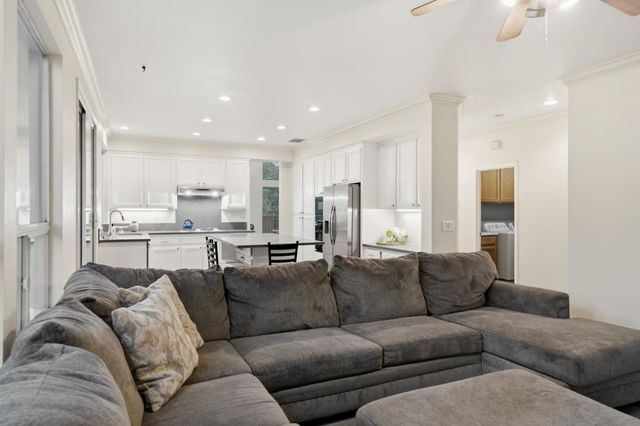 3220 Camelot Dr, Rocklin, CA 95765