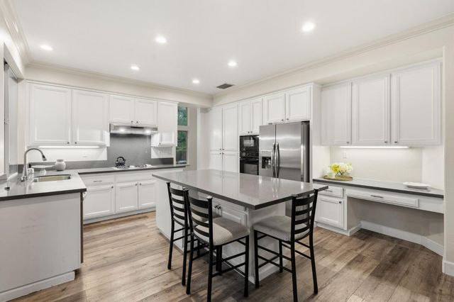 3220 Camelot Dr, Rocklin, CA 95765