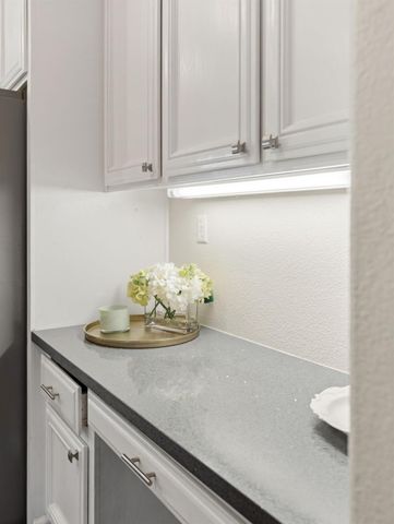 3220 Camelot Dr, Rocklin, CA 95765