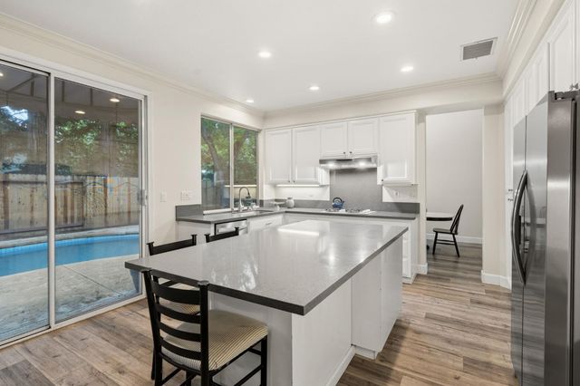 3220 Camelot Dr, Rocklin, CA 95765