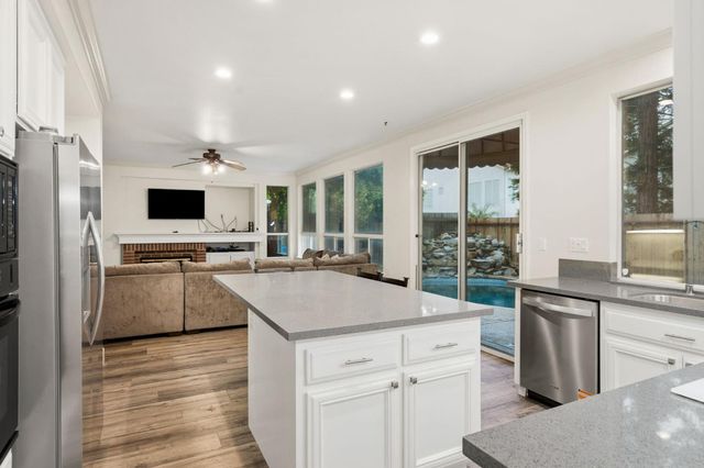 3220 Camelot Dr, Rocklin, CA 95765