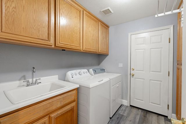 3220 Camelot Dr, Rocklin, CA 95765