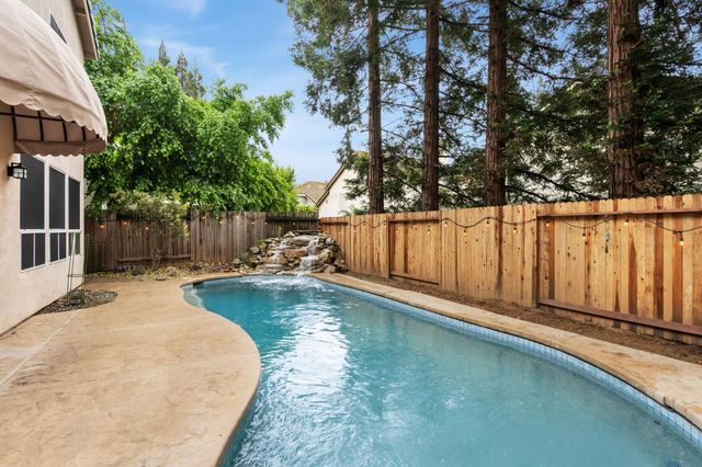 3220 Camelot Dr, Rocklin, CA 95765