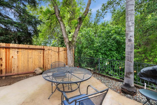 3220 Camelot Dr, Rocklin, CA 95765