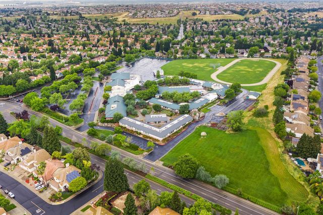 3220 Camelot Dr, Rocklin, CA 95765