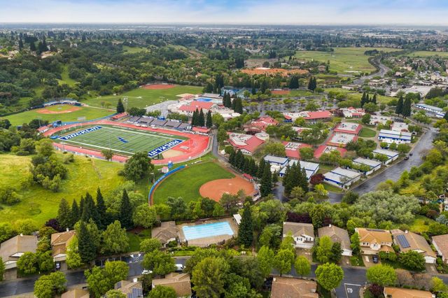 3220 Camelot Dr, Rocklin, CA 95765