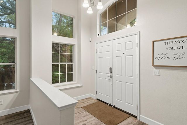 3220 Camelot Dr, Rocklin, CA 95765