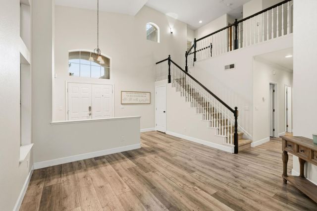 3220 Camelot Dr, Rocklin, CA 95765