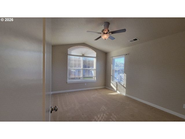 1570 W BASIL St, Roseburg, OR 97471