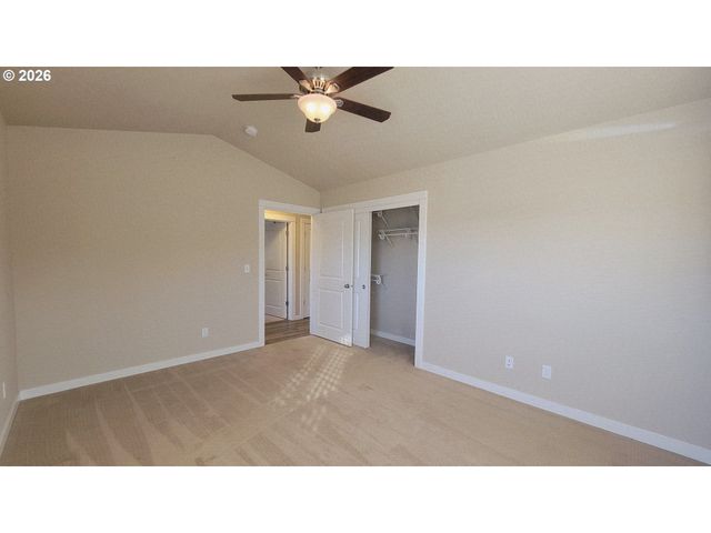 1570 W BASIL St, Roseburg, OR 97471