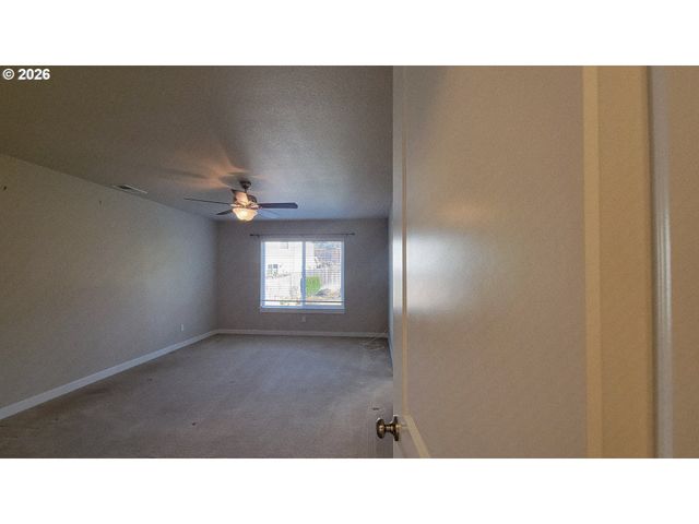 1570 W BASIL St, Roseburg, OR 97471