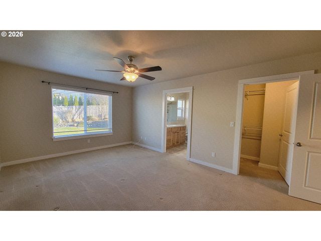 1570 W BASIL St, Roseburg, OR 97471