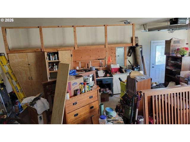 1570 W BASIL St, Roseburg, OR 97471