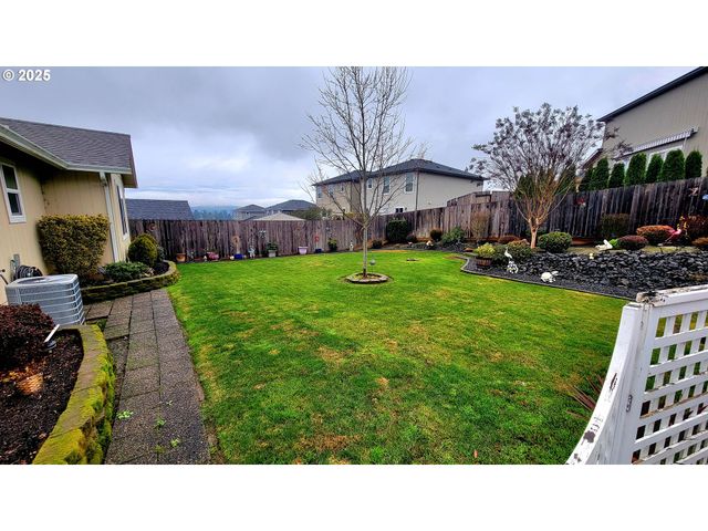 1570 W BASIL St, Roseburg, OR 97471