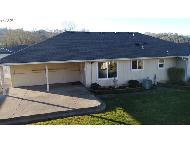 1570 W BASIL St, Roseburg, OR 97471