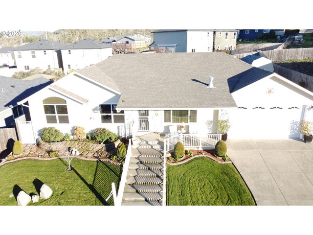 1570 W BASIL St, Roseburg, OR 97471