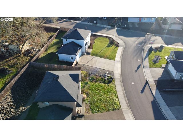 1570 W BASIL St, Roseburg, OR 97471