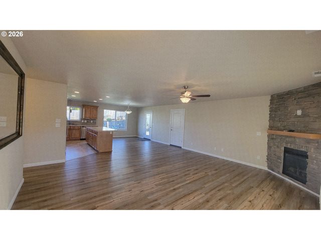 1570 W BASIL St, Roseburg, OR 97471