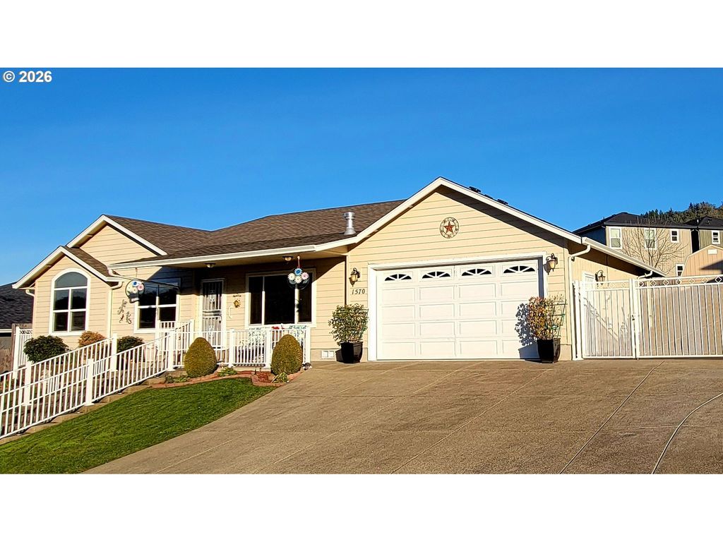 1570 W BASIL St, Roseburg, OR 97471