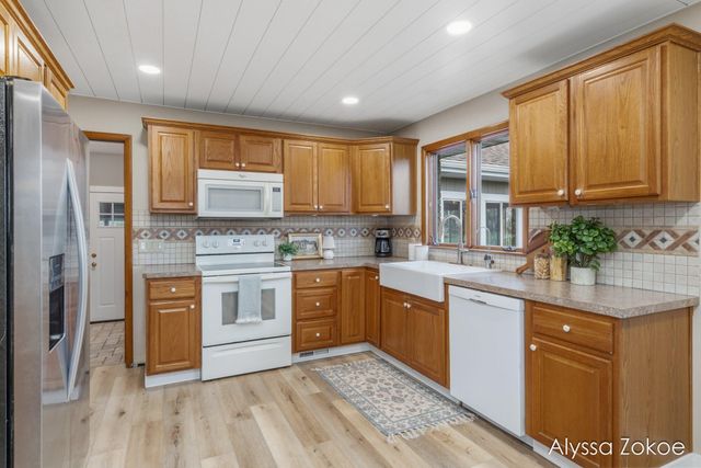 13512 24th Avenue, Marne, MI 49435