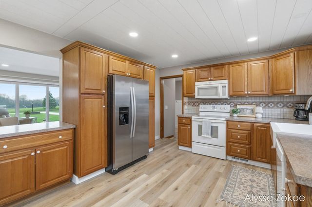 13512 24th Avenue, Marne, MI 49435