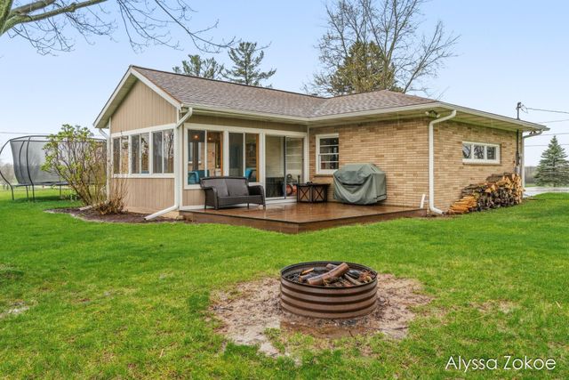 13512 24th Avenue, Marne, MI 49435