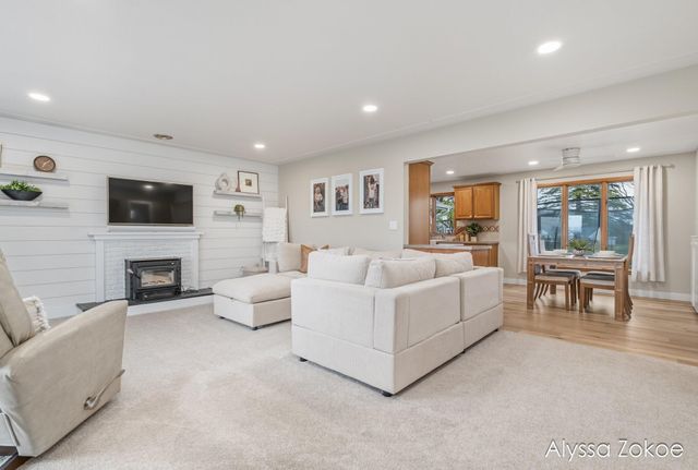 13512 24th Avenue, Marne, MI 49435