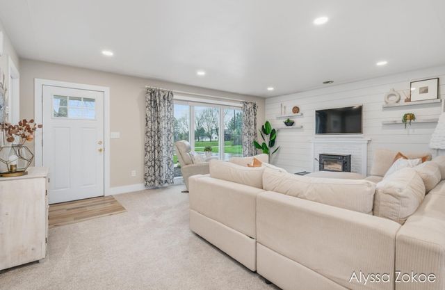13512 24th Avenue, Marne, MI 49435