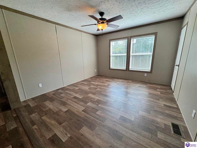 3883 Woodland Road, Vine Grove, KY 40175