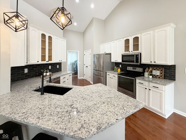 9302 N Bayland Drive, Mccordsville, IN 46055