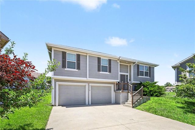 21710 North Ridge, Peculiar, MO 64078