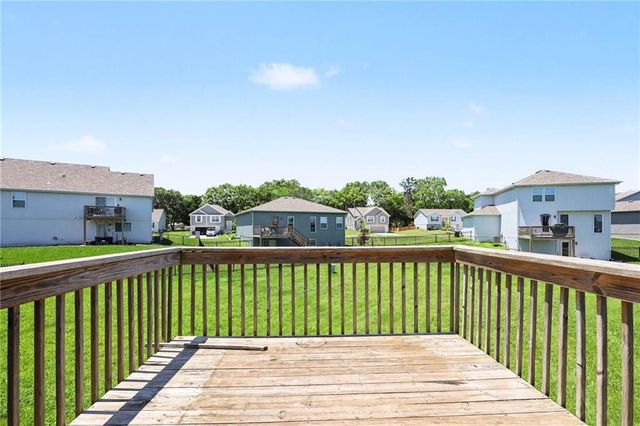 21710 North Ridge, Peculiar, MO 64078