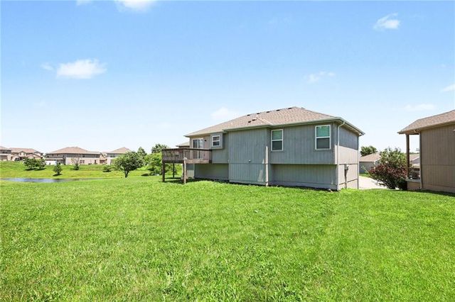 21710 North Ridge, Peculiar, MO 64078