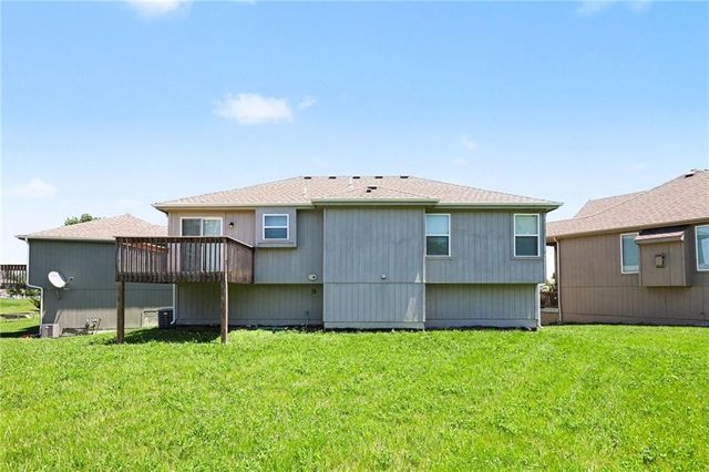 21710 North Ridge, Peculiar, MO 64078