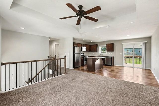21710 North Ridge, Peculiar, MO 64078