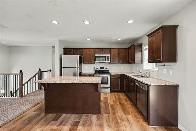 21710 North Ridge, Peculiar, MO 64078