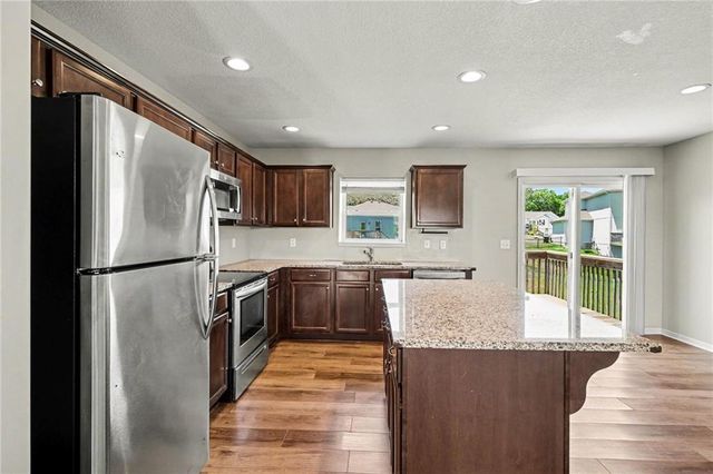 21710 North Ridge, Peculiar, MO 64078