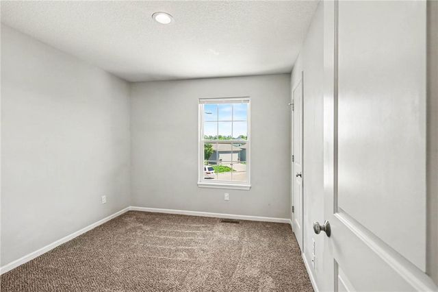 21710 North Ridge, Peculiar, MO 64078