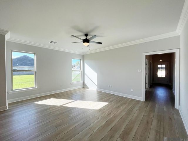 1586 Old Tucson Ave, Zachary, LA 70791