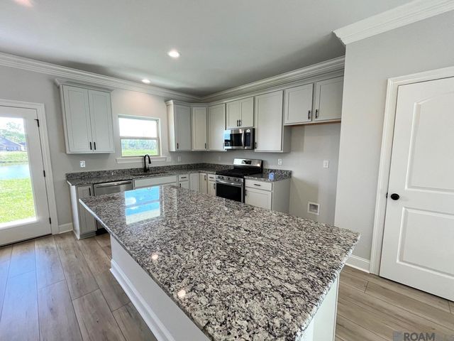 1586 Old Tucson Ave, Zachary, LA 70791