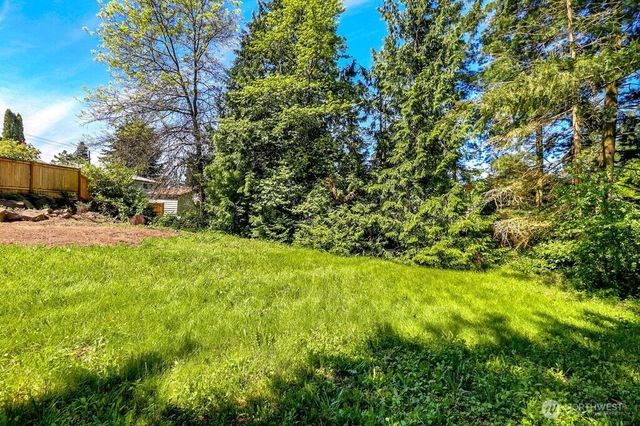 15712 Greenwood Avenue N, Shoreline, WA 98133