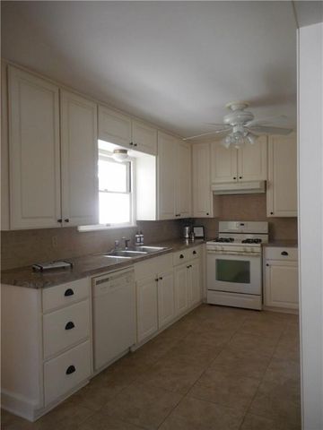 902 Wilshire Pl, Corpus Christi, TX 78411