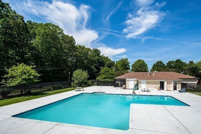 15 Village Hill Lane 12, Natick, MA 01760