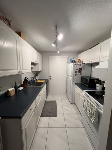 15 Village Hill Lane 12, Natick, MA 01760