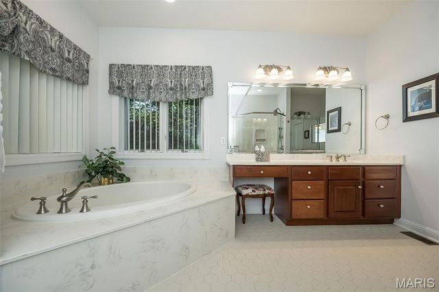 718 River Hills Drive, Fenton, MO 63026