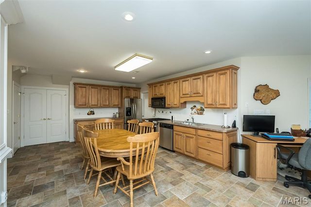 718 River Hills Drive, Fenton, MO 63026