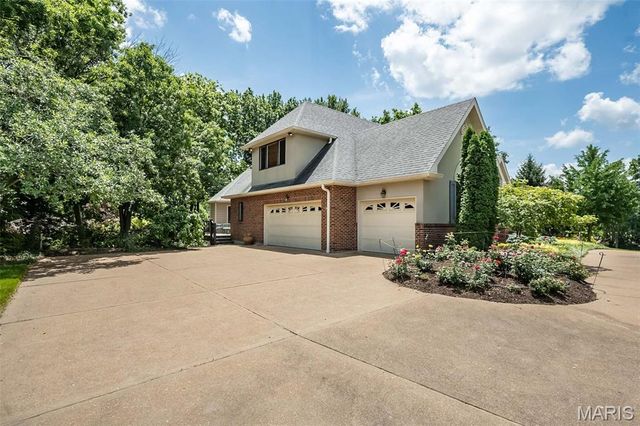 718 River Hills Drive, Fenton, MO 63026